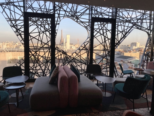 Le Novotel Vaugirad rénové, dans le 15e arrondissement de Paris. 