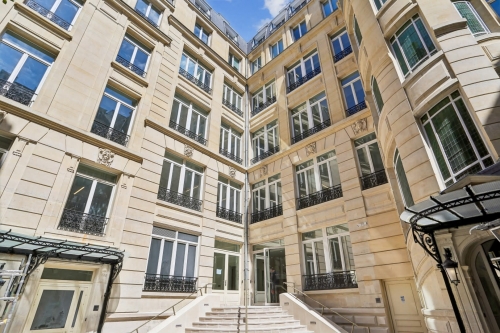 Un immeuble de bureaux récemment rénové situé au 66 rue Chaussée d'Antin à Paris. ©JLL