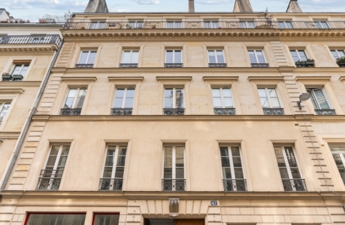L'immeuble de bureaux situé au 43 rue de trévise à Paris.