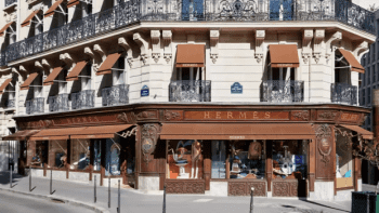 La boutique Herm&egrave;s au 42 George V, &agrave; Paris.&nbsp;
