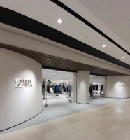 Le magasin Zara au sein du centre commercial Les Trois Fontaines à Cergy 