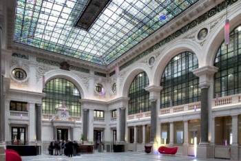 La salle des pas perdus et la verrière du 14 Bergère, Paris 9.