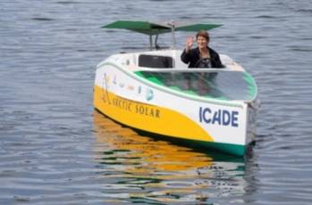 Anne Quéméré à bord du Solar Boat Icade © Franck Betermin