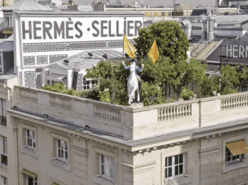 Le rooftop du si&egrave;ge d'Herm&egrave;s au 24 Faubourg Saint-Honor&eacute;, &agrave; Paris 8.&nbsp;