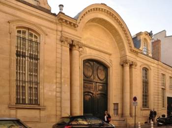 Le 87 rue de Grenelle. 
