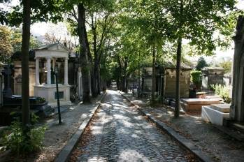 La rue du Chemin Vert débouche sur le cimetière du Père Lachaise, Paris 20.