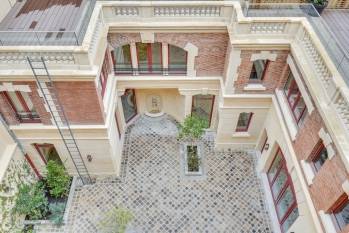 Le 86 rue de Courcelles, dans le 8e arrondissement de Paris. Le 86 rue de Courcelles, dans le 8e arrondissement de Paris.
