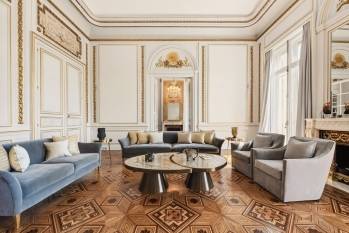 Un appartement mis en vente par John Taylor rue de Rivoli, à Paris. 