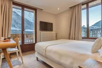 Transaction HÔTEL LE LYRET (96 RUE DU LYRET, 74400 CHAMONIX-MONT-BLANC) vendredi  2 octobre 2026