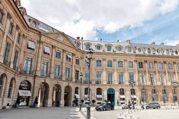 Transaction VENDOME SAINT HONORE (9 PLACE VENDÔME, 75001 PARIS) vendredi 16 décembre 2016 Transaction VENDOME SAINT HONORE (9 PLACE VENDÔME, 75001 PARIS) vendredi 16 décembre 2016